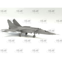 MIKOYAN GUREVICH Mig-25 PU FOXBAT -Escala 1/72- ICM 72178