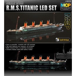 TRANSATLANTICO R.M.S. TITANIC (LEDS) -Escala 1/700- ACADEMY 14220