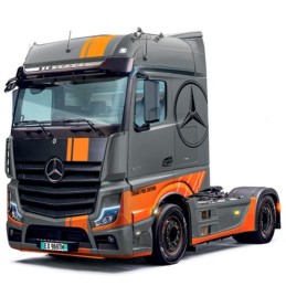 Mercedes Actros MP4 Big Space Grand Prix -Escala 1/24- Italeri 3968