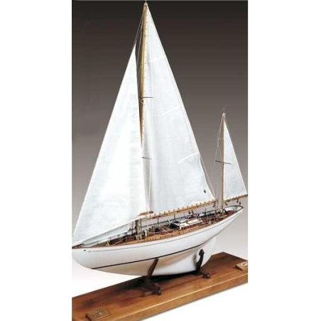 YATE DE REGATA DORADE 1/20